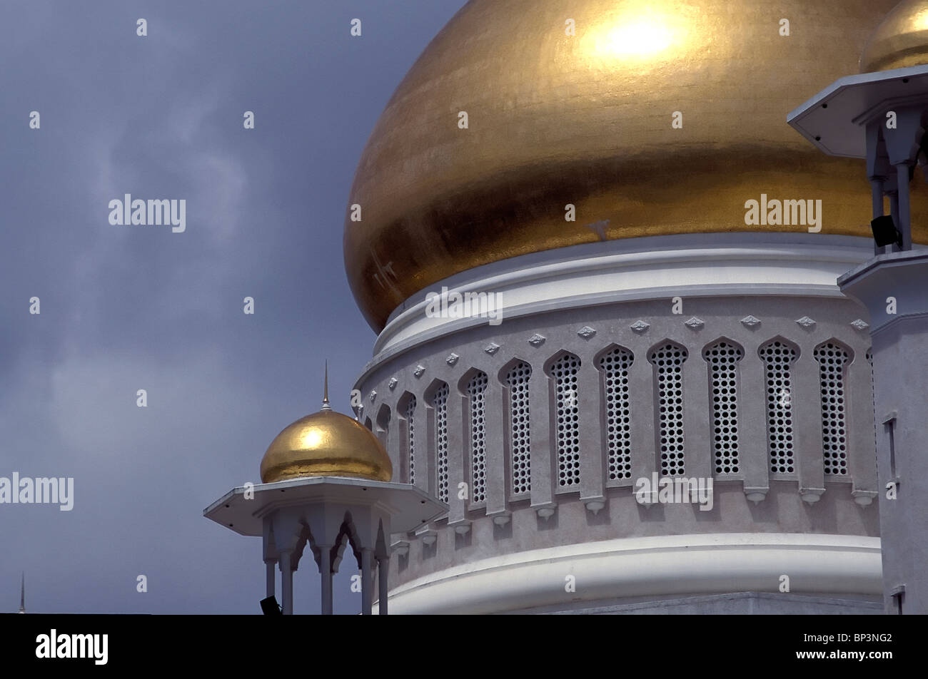 Dômes de la mosquée Ali Saifuddin Omir, Bandar Seri Begawan, Brunei Darussalam Banque D'Images