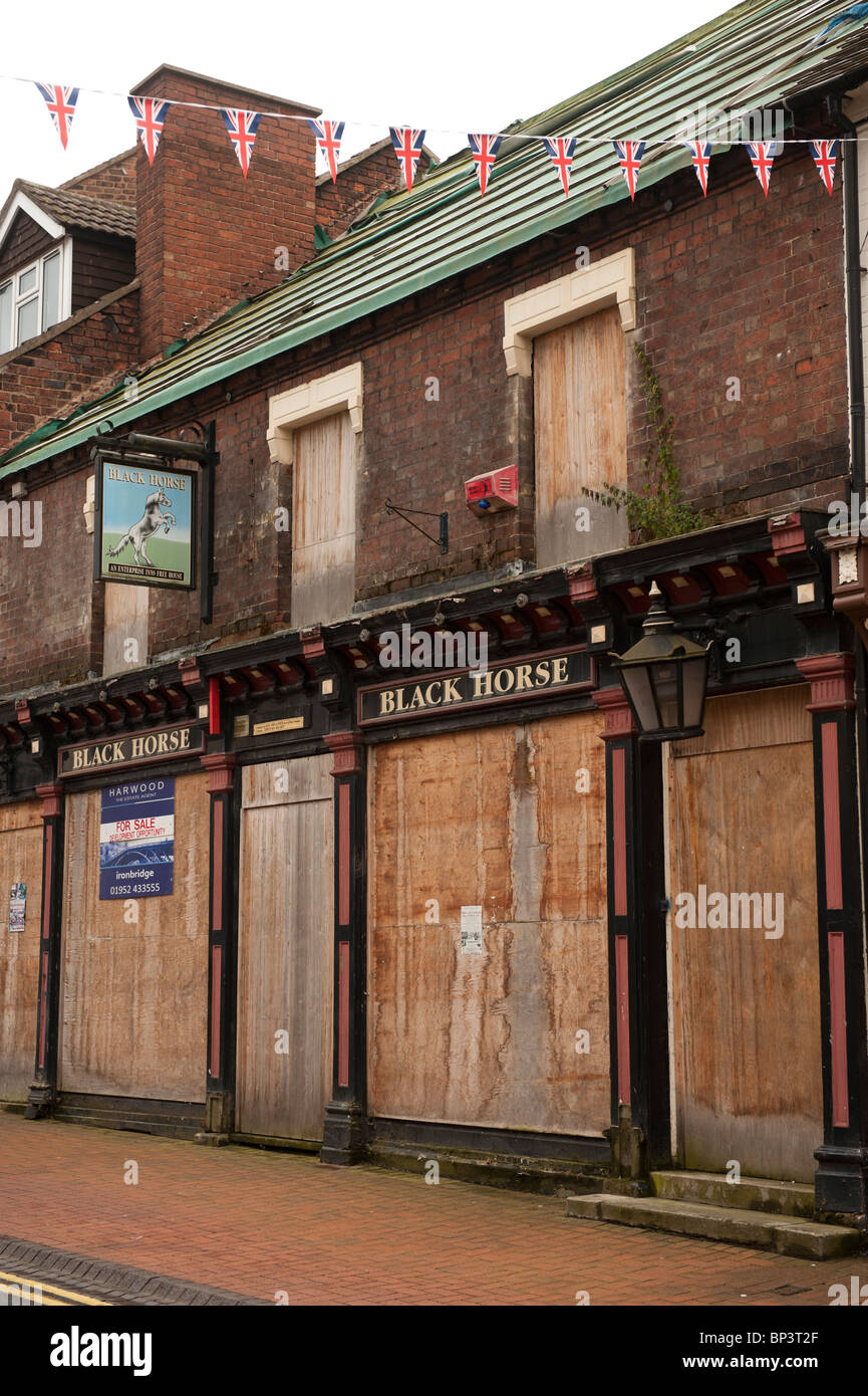 Condamné et fermé Black Horse pub dans Oakengates, Telford, West Midlands, England UK Banque D'Images