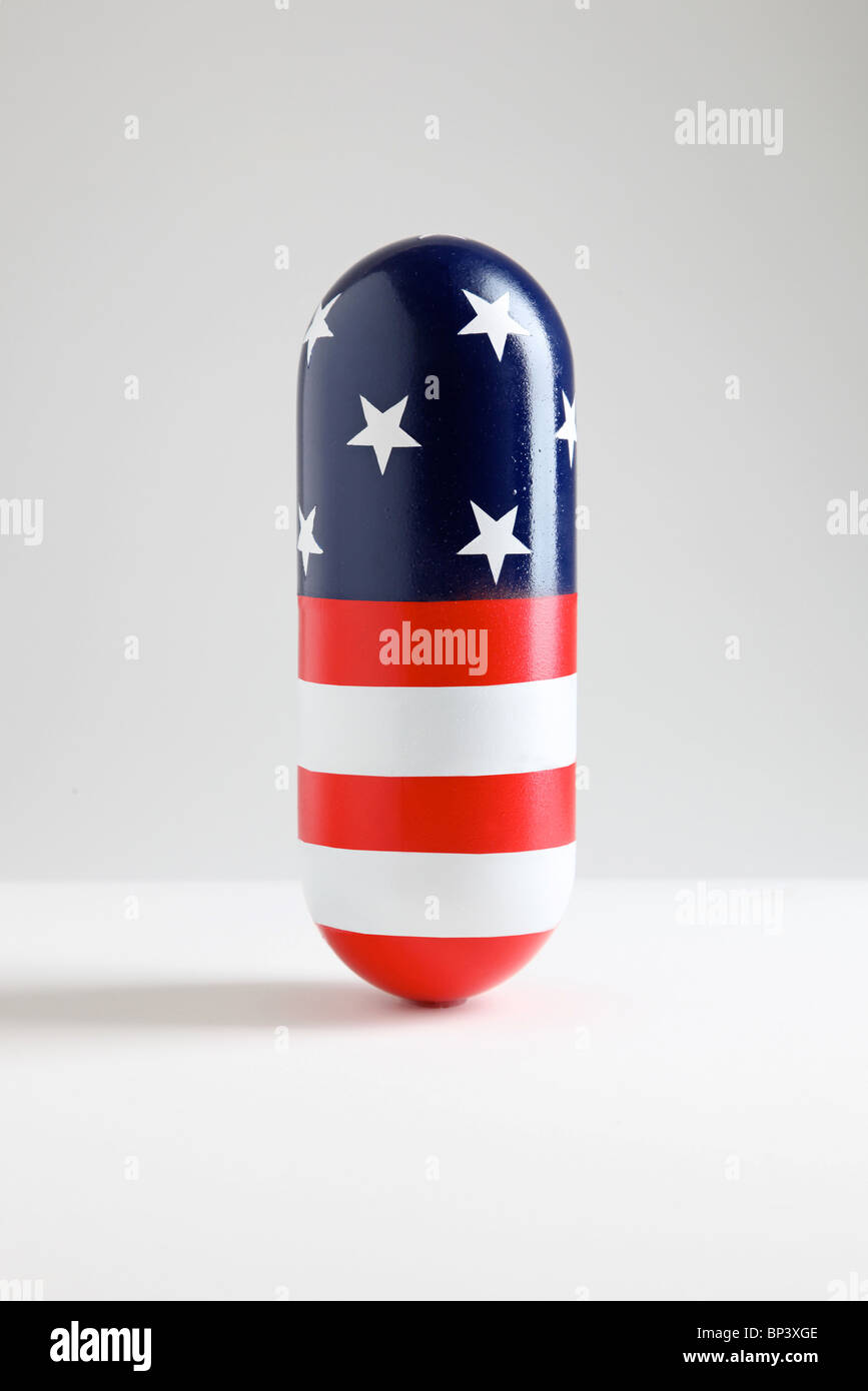 Capsule Comprimé géant avec motif drapeau américain de stars and stripes Banque D'Images