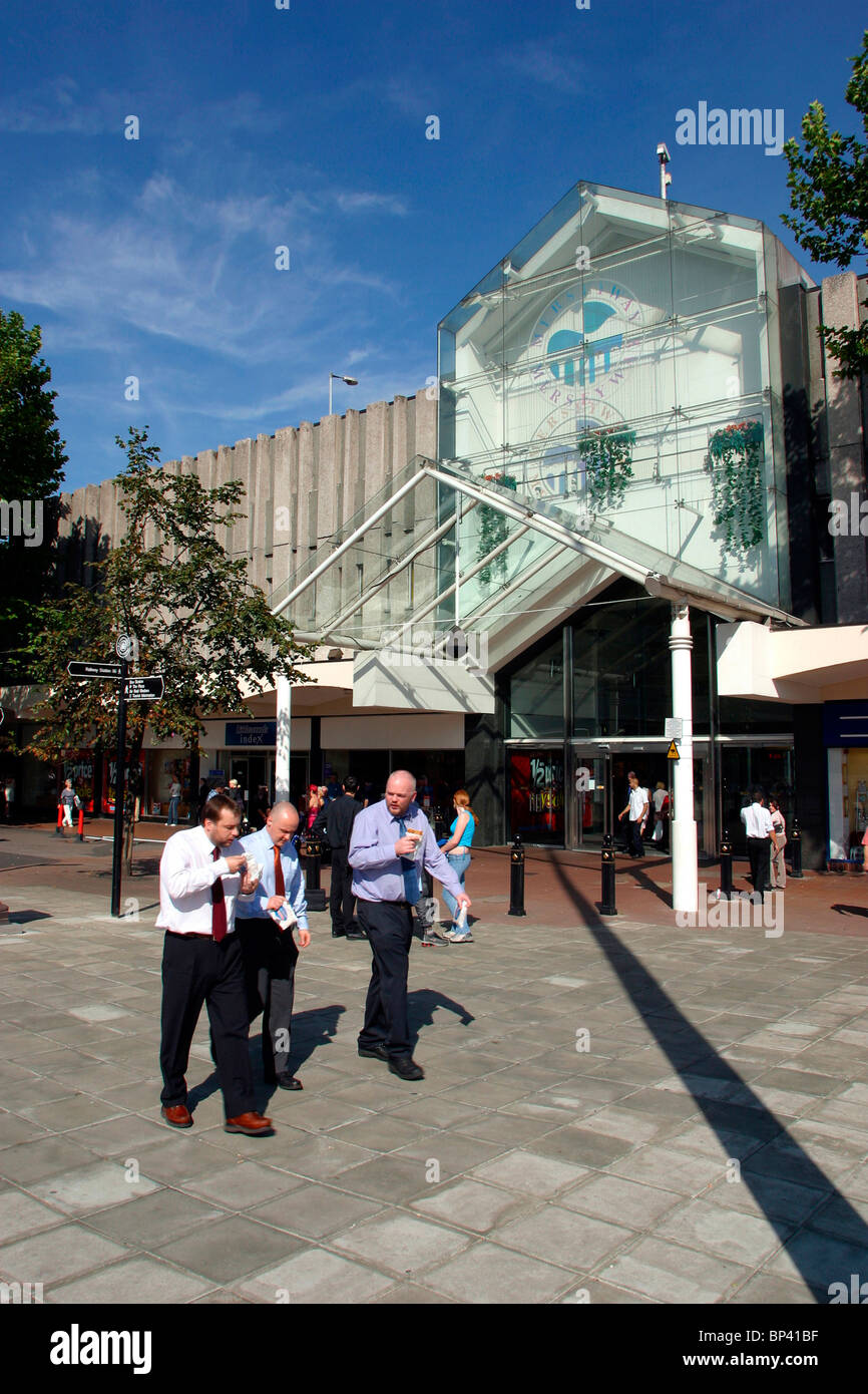 Royaume-uni, Angleterre, Stockport, Cheshire, Centre Commercial Merseyway, Mersey entrée carré Banque D'Images