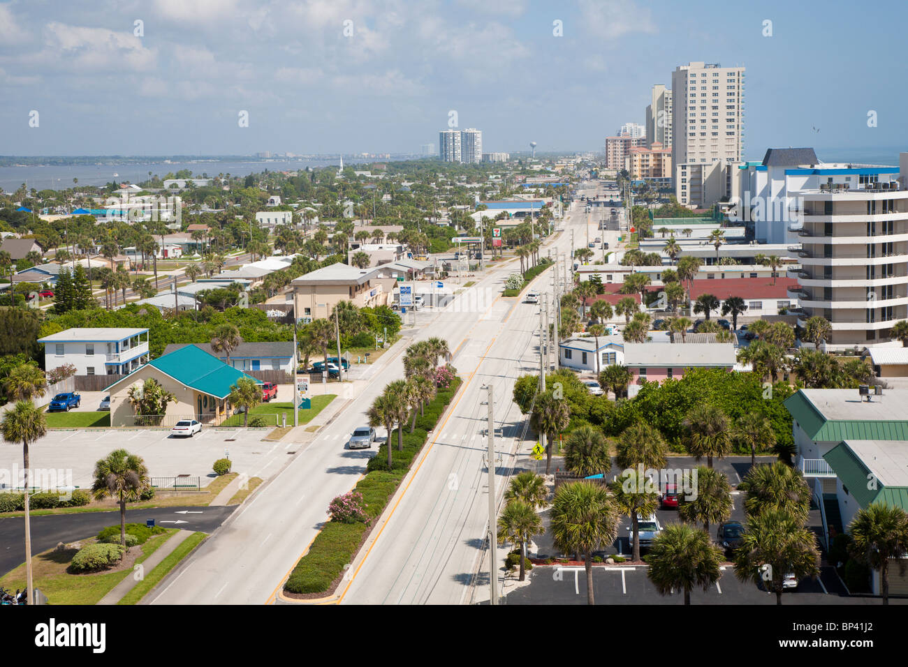 Daytona Beach, FL - Mai 2010 - voir à la recherche au nord le long de l'Avenue de l'Atlantique Sud de Daytona Beach Shores, Florida Banque D'Images