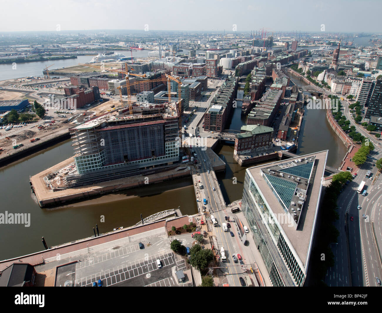 Paysage urbain d'Hafencity nouveau redéploiement urbain historique en milieu de Speicherstadt à Hambourg Allemagne Banque D'Images