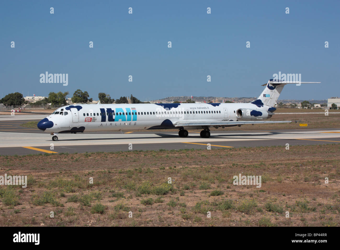 ItAli Airlines avion McDonnell Douglas MD-82 roulement au départ Banque D'Images