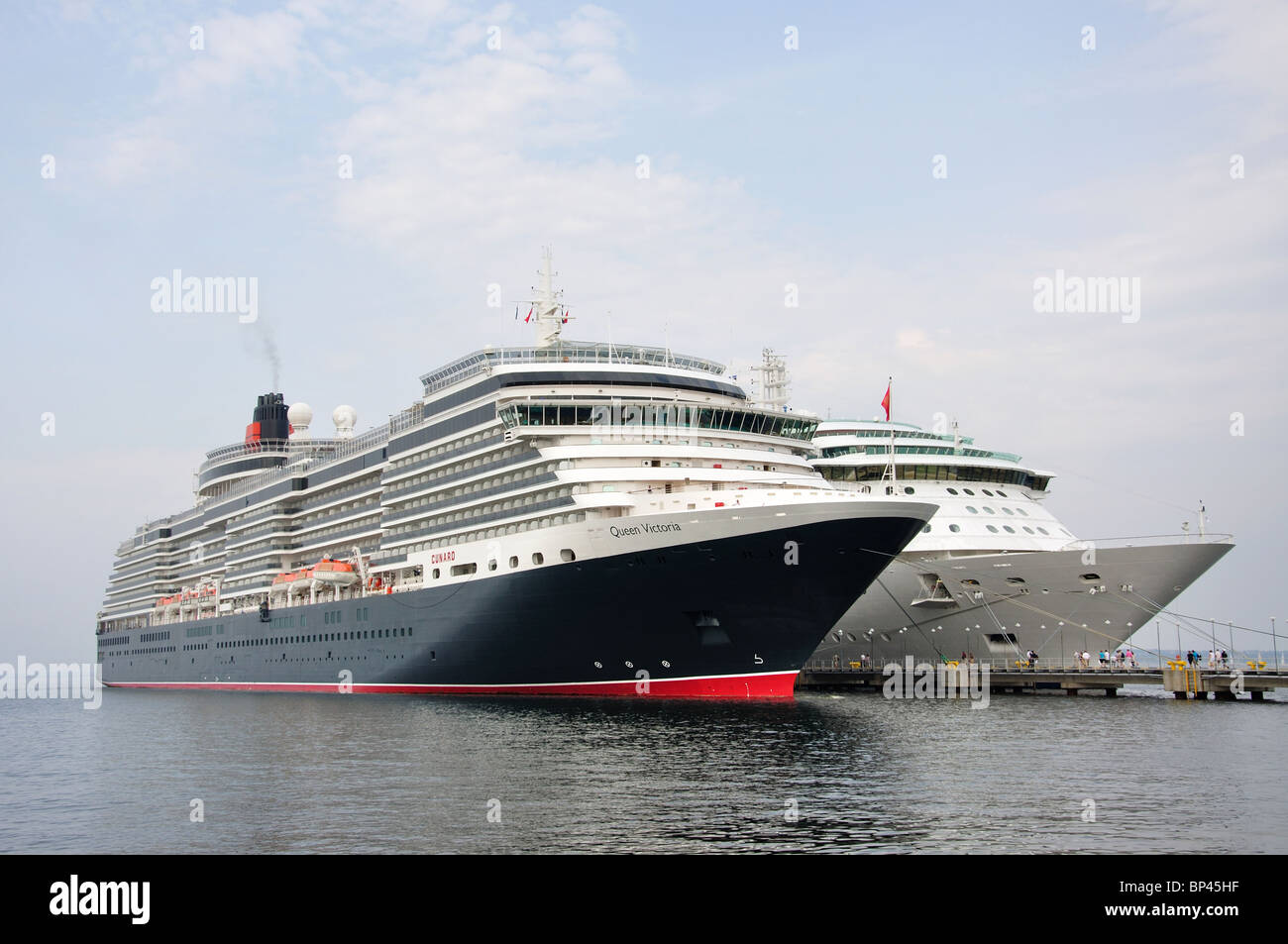 Royal Caribbean Jewel of the Seas et Cunard Queen Victoria croisière, Tallinn, Tartu County, Estonie, République d'Estonie Banque D'Images