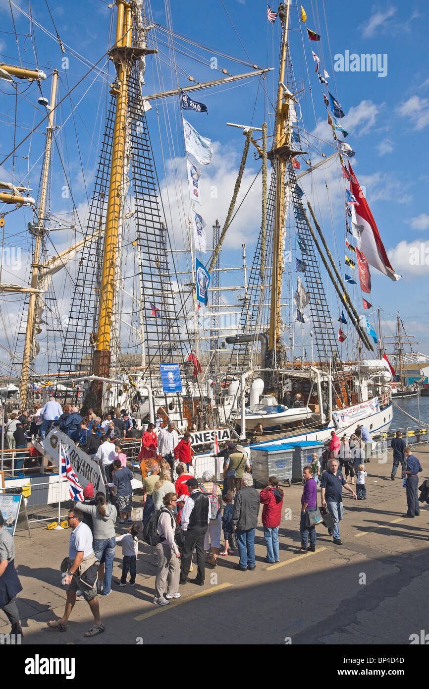 Le quai à Hartlepool durant la course des grands voiliers 2010. Banque D'Images
