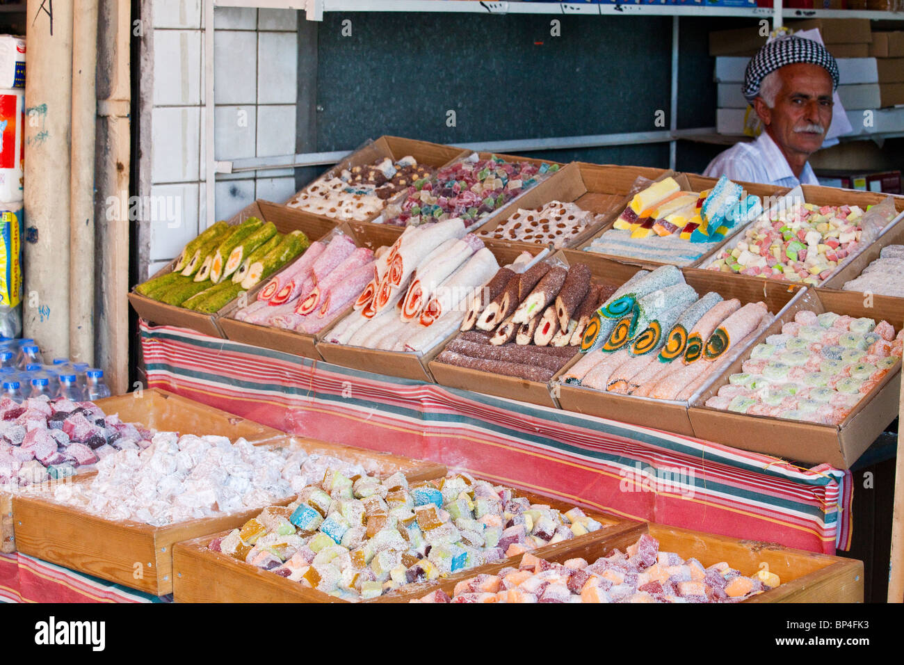 Sweets Shop dans le bazar, de Dohouk, Kurdistan, Iraq Banque D'Images
