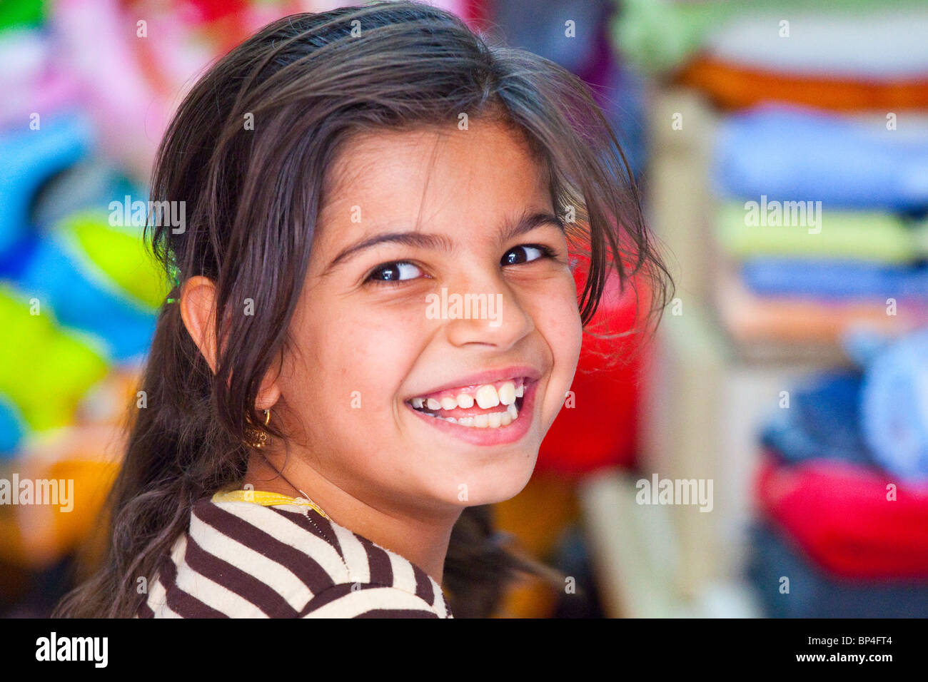 Fille iraquienne kurde dans le bazar, de Dohouk, Kurdistan, Iraq Banque D'Images