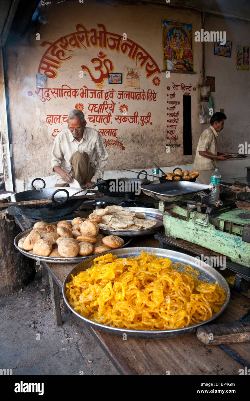 Restaurant traditionnel indien (DHABA). Pushkar. Le Rajasthan. L'Inde Banque D'Images