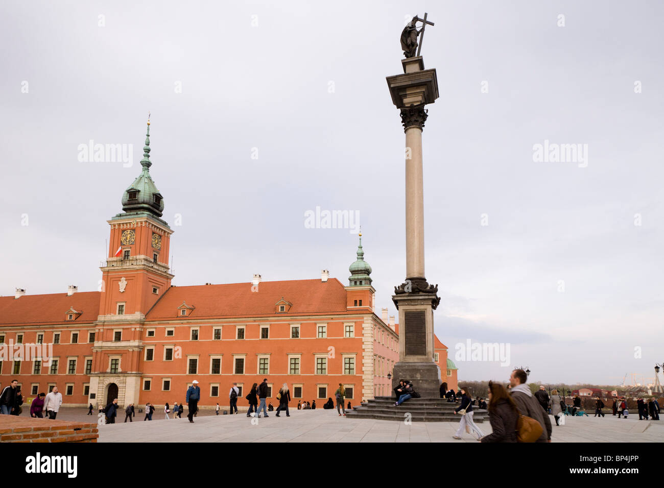 Le Château Royal et Zygmunt's Column, Varsovie Pologne. Il est situé dans la place du Château, à l'entrée de la vieille ville. Banque D'Images