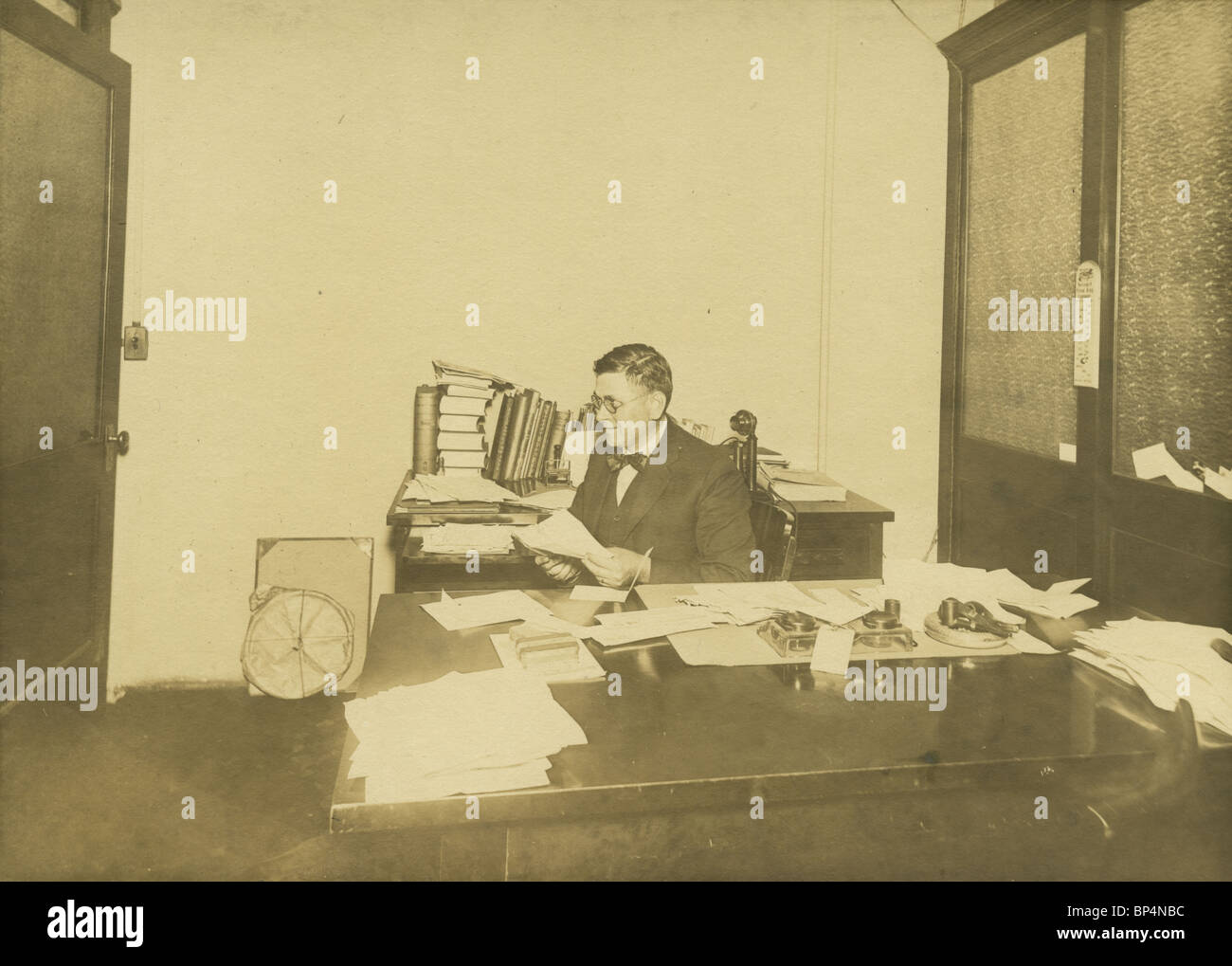 1920 photo du bureau du directeur de la Linscott Motor Company, 690 Beacon Street, Boston, Massachusetts. Banque D'Images