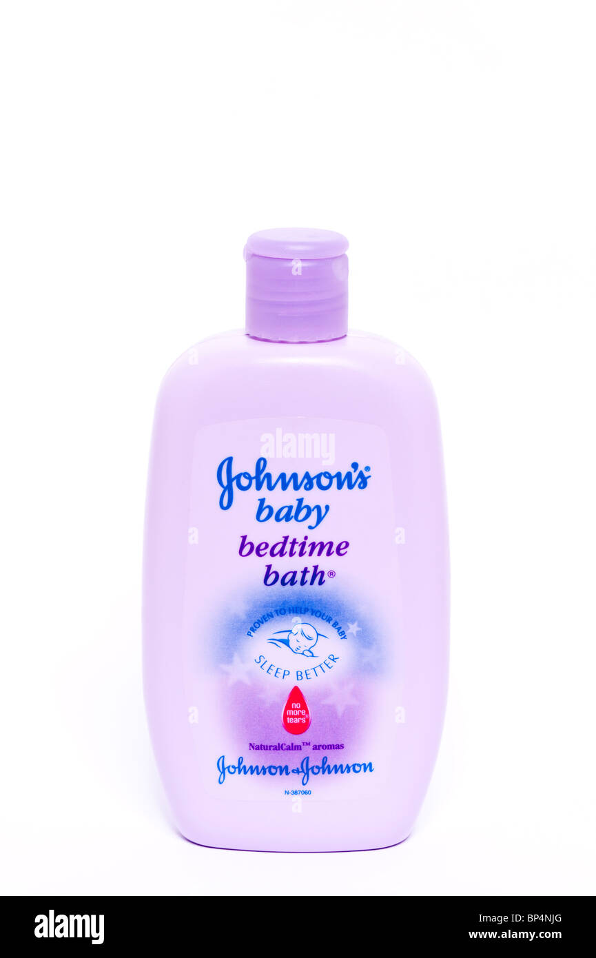 Un coupé d'une bouteille de Johnson's Baby baignoire coucher sur un fond blanc Banque D'Images