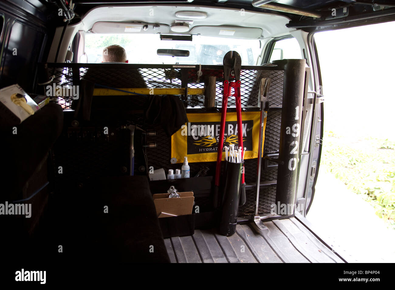 À l'intérieur de swat police van. Outils d'entrée. Bélier, coupe-boulons, flexicuffs etc. l'unité des stupéfiants de la rue. Kansas City, MO, PD. Banque D'Images