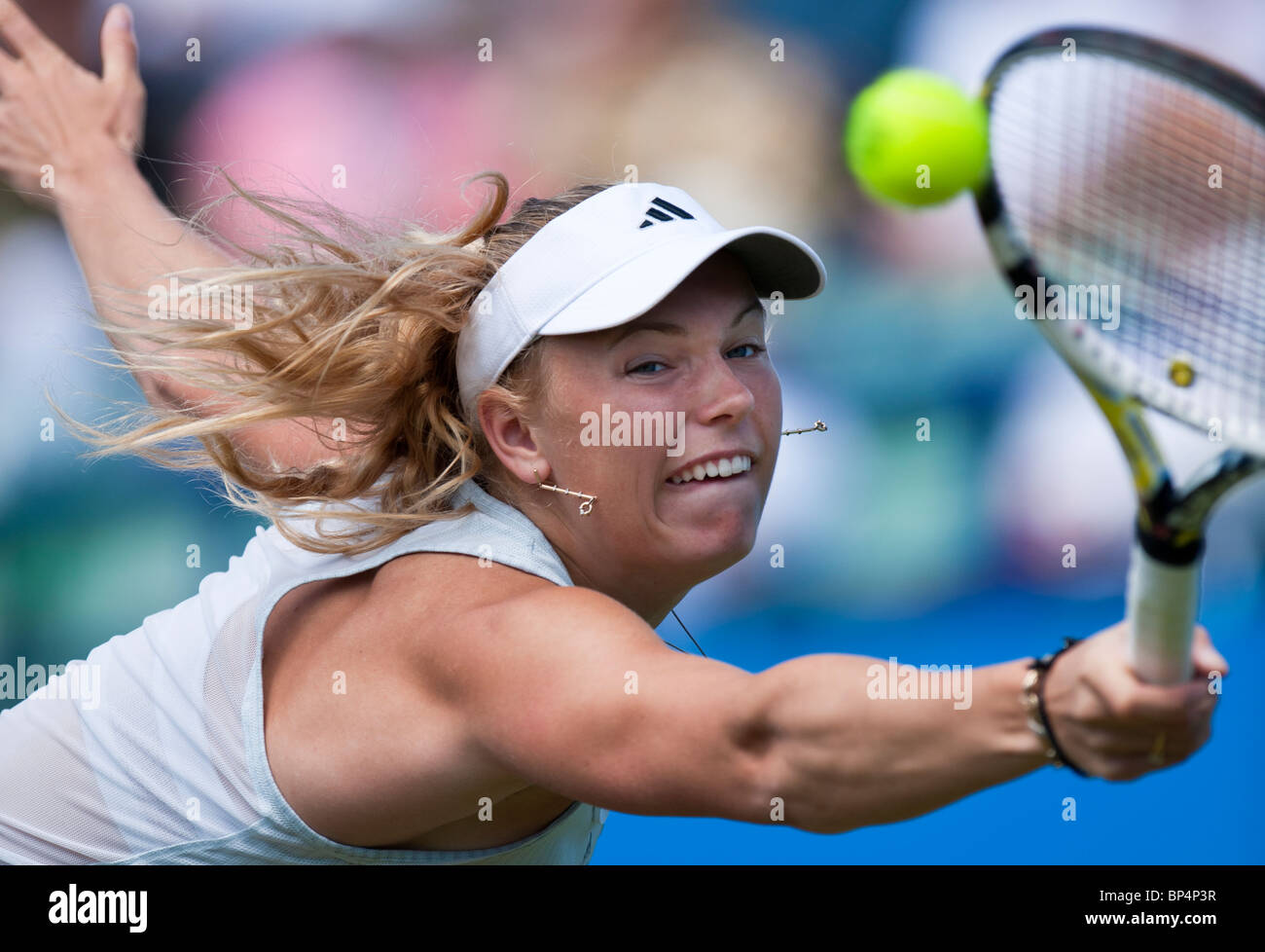 Caroline Wozniacki du Danemark en action contre Aravane Rezai de France. Banque D'Images