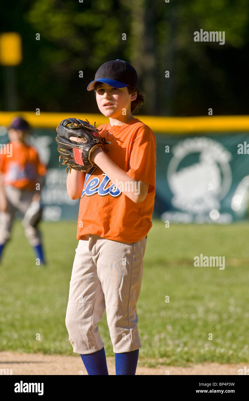 Boys baseball action de jeu. Banque D'Images