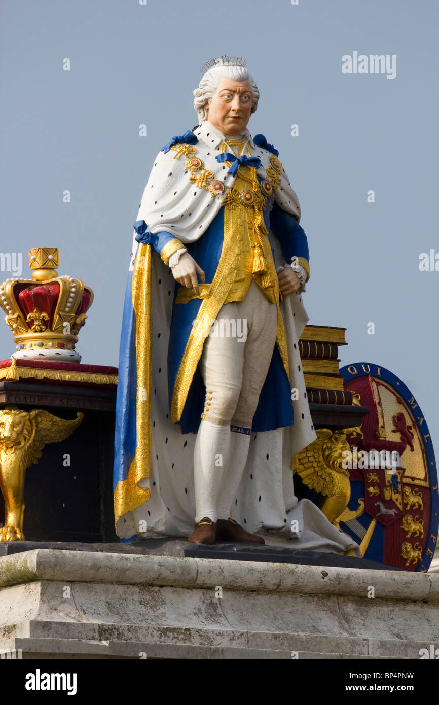 Le monument George III statue sur l'Esplanade Weymouth dorset england uk go rénovation Banque D'Images