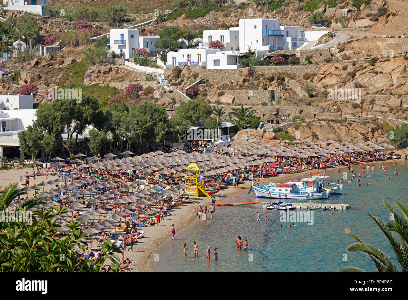 Super Paradise Beach, l'île de Mykonos, Cyclades, Mer Égée, Grèce Banque D'Images