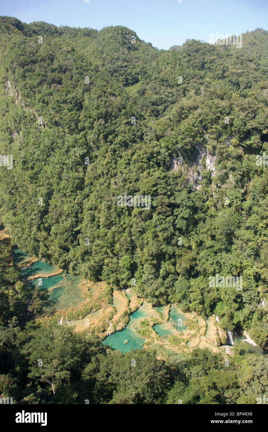 Les piscines turquoise de Semuc Champey. Le Guatemala. Banque D'Images