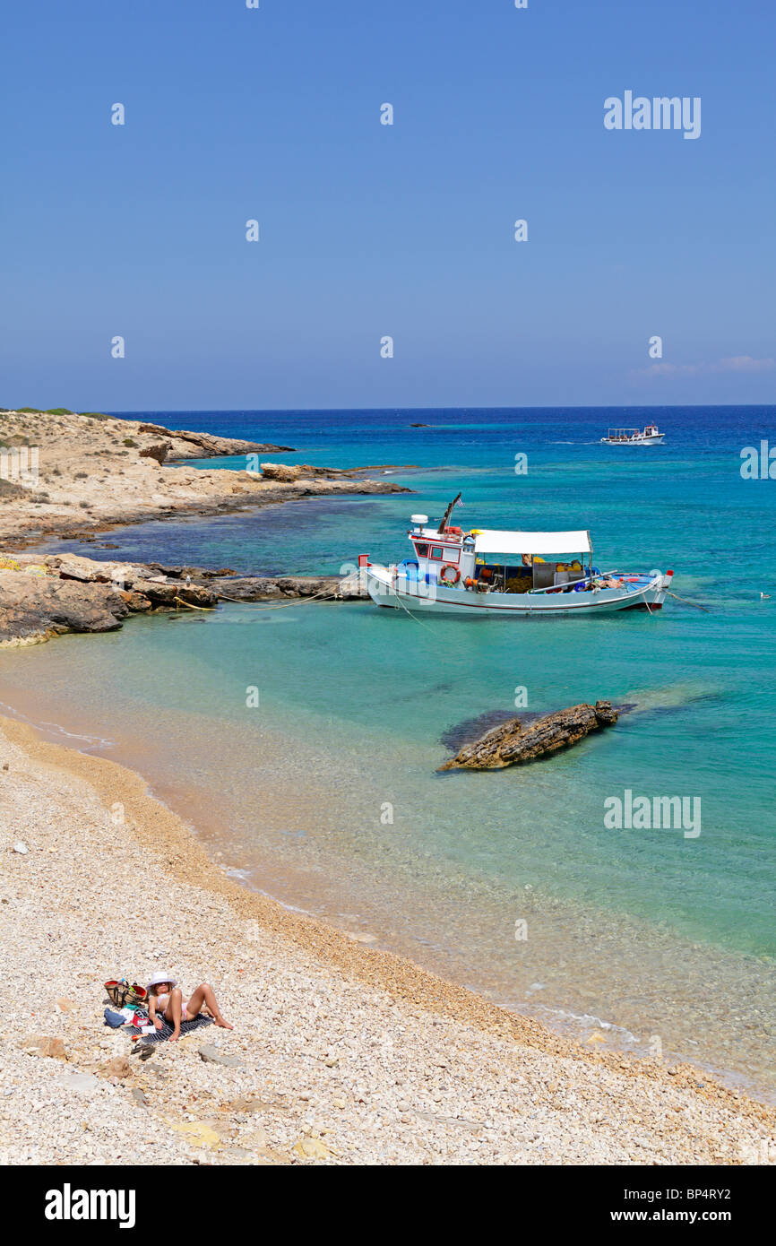 Bateau de pêche sur l'île de Koufonisi, île de Koufonisi, Cyclades, Mer Égée, Grèce Banque D'Images