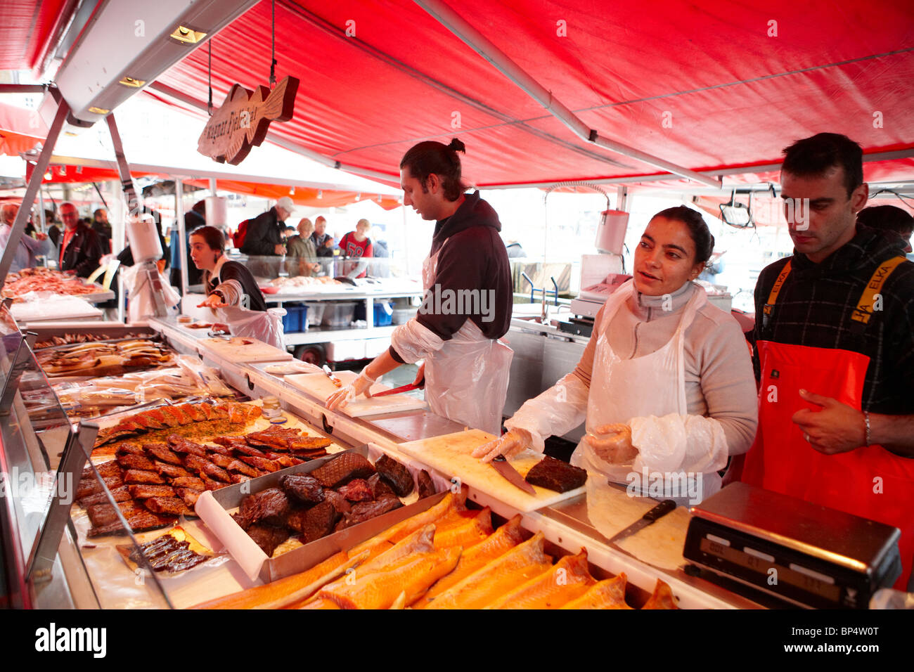 Fjord Bergen Harbour Seafood Market place en Norvège Banque D'Images