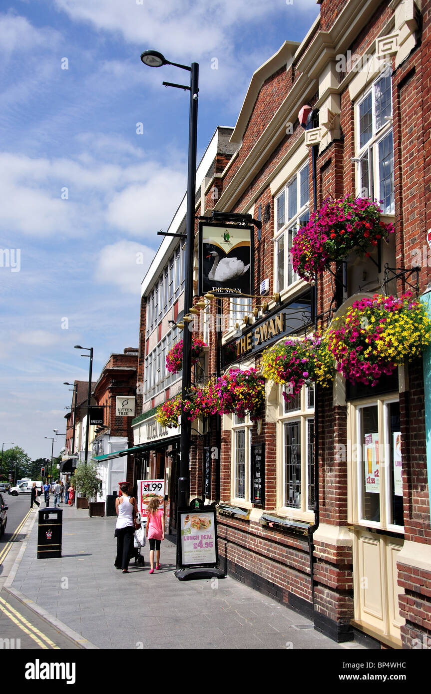 The Swan Pub, High Street, Brentwood, Essex, Angleterre, Royaume-Uni Banque D'Images