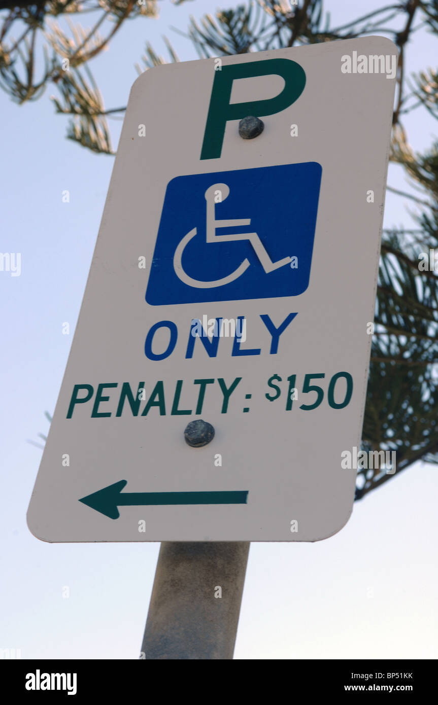 No Parking Sign, Rainbow Beach, Coolangatta, New South Wales, Australie. Banque D'Images