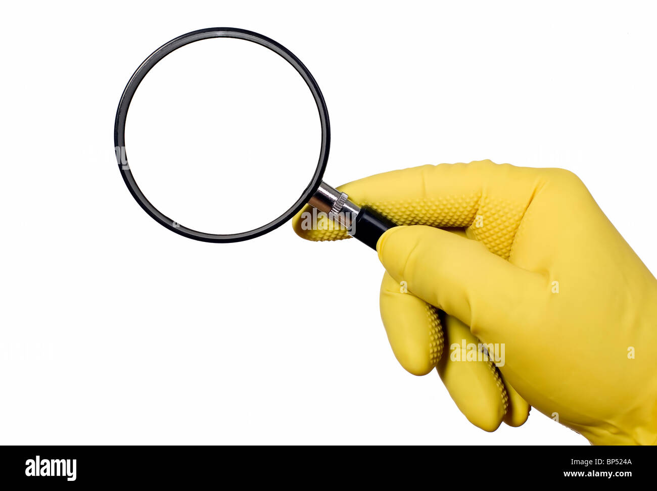 Homme avec caoutchouc jaune gant est holding magnifying glass Banque D'Images