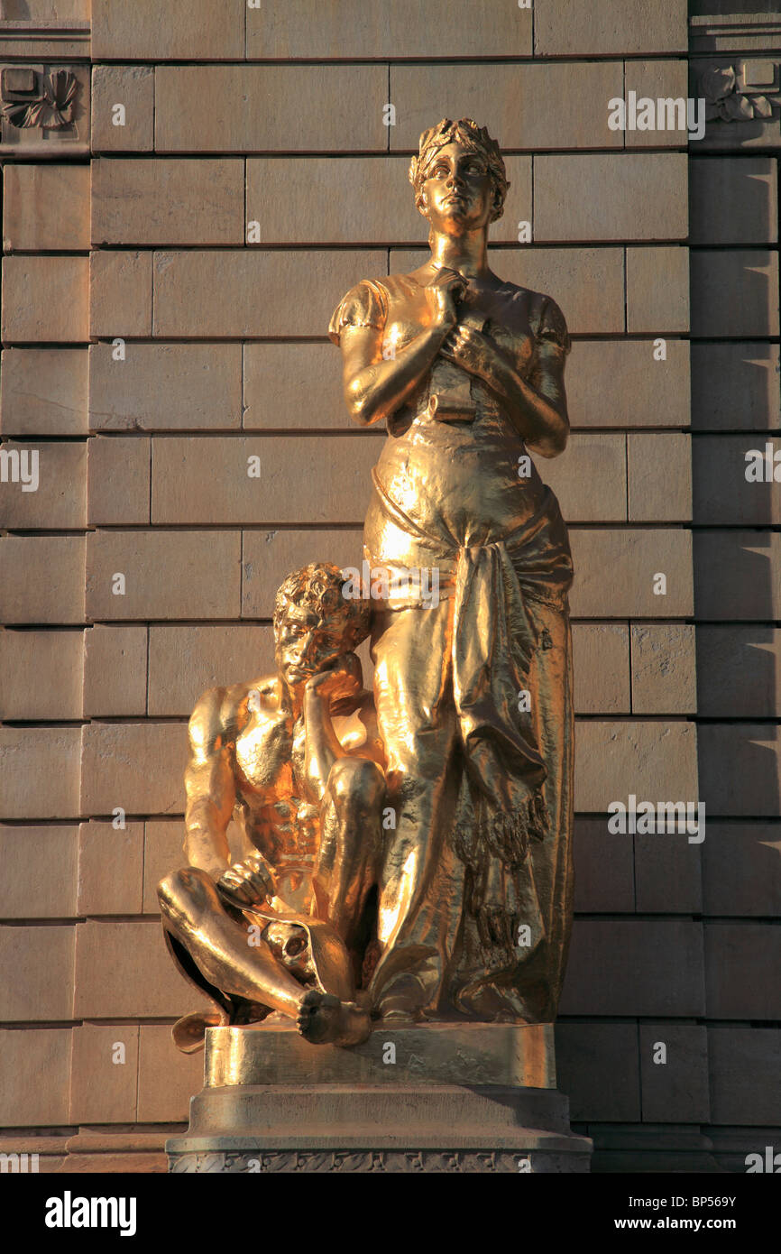 La Suède, Stockholm, Théâtre Dramatique Royal, statues, Banque D'Images