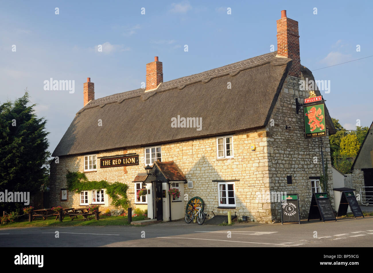 Le Red Lion, à peu Tingewick, Buckinghamshire, Angleterre Banque D'Images