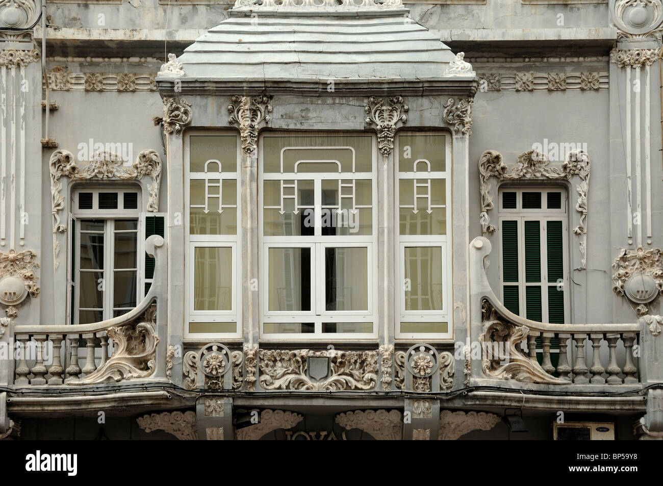 Fenêtre d'Art Nouveau Shop Front (1914) de Enrique Nieto, Melilla, Espagne Banque D'Images