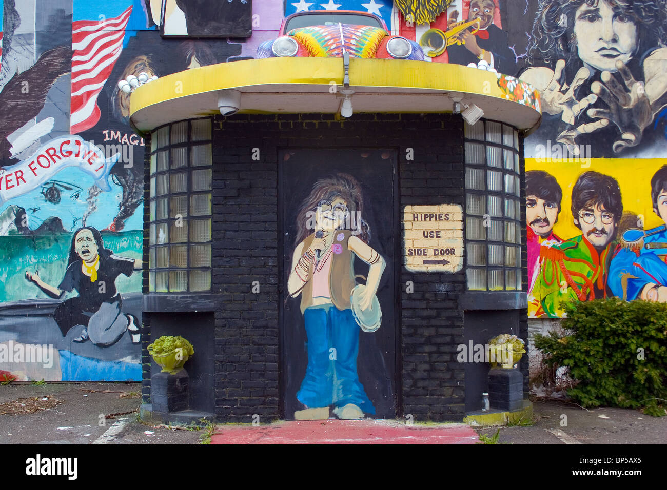 Close up de l'icône hippie Janis Joplin sur un mur à factures sauvages à Middletown magasin Connecticut Banque D'Images
