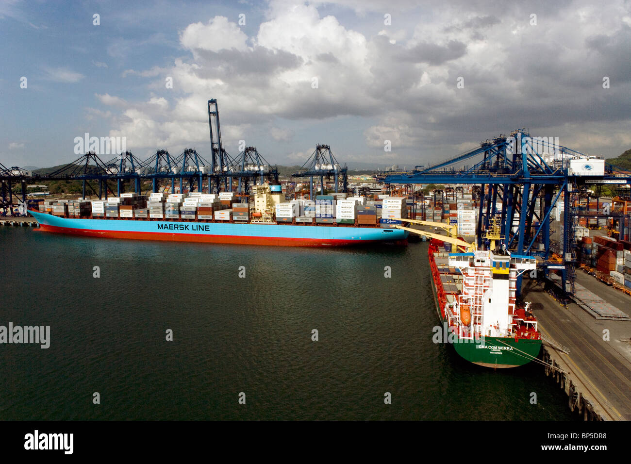 Vue aérienne au-dessus du porte-conteneurs Maersk Line Port Balboa Panama République de Panama Banque D'Images