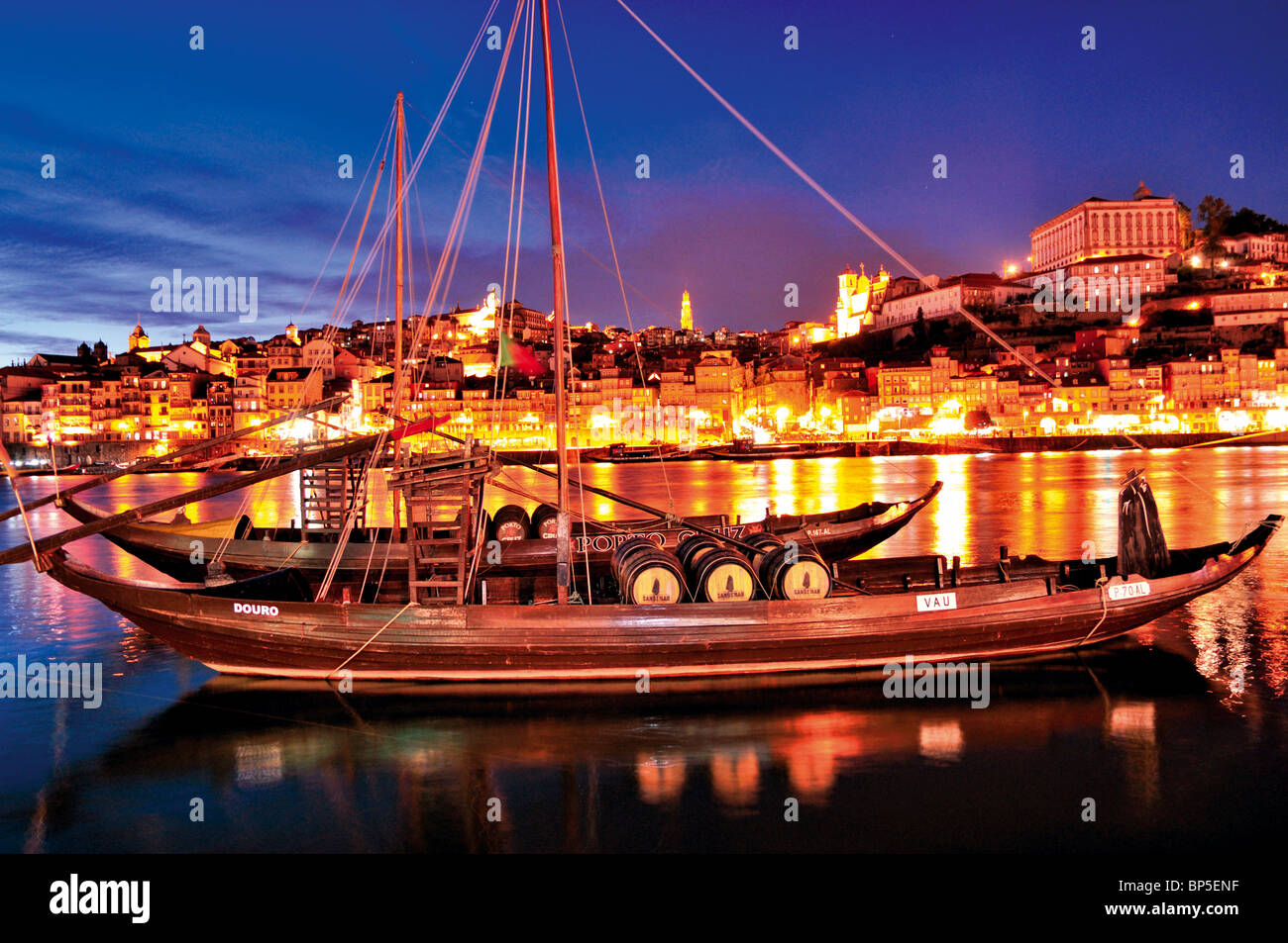 Portugal : le fleuve Douro et le vin de Porto dans les navires Banque D'Images