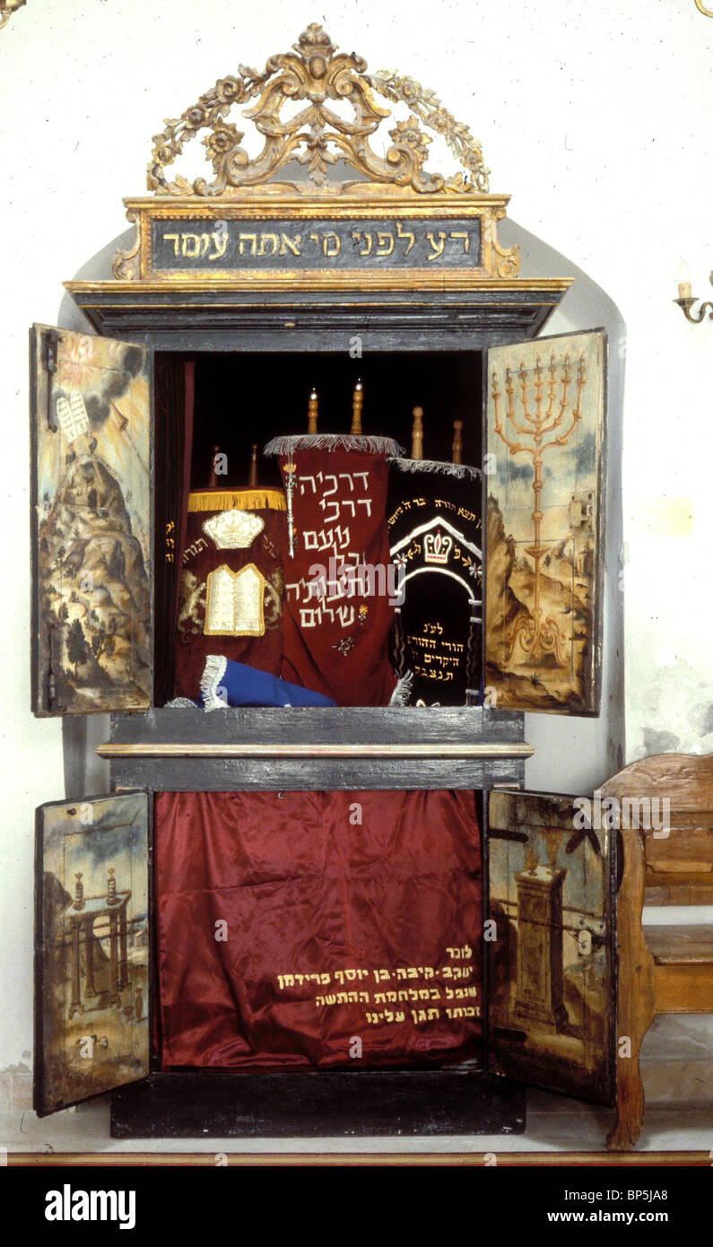 3692. Arche DÉCORÉE AVEC DES ROULEAUX DE LA TORAH DE L'origine, l'Italie, l'SALUCHI AUJOURD'HUI À UNE SYNAGOGUE DE JÉRUSALEM Banque D'Images