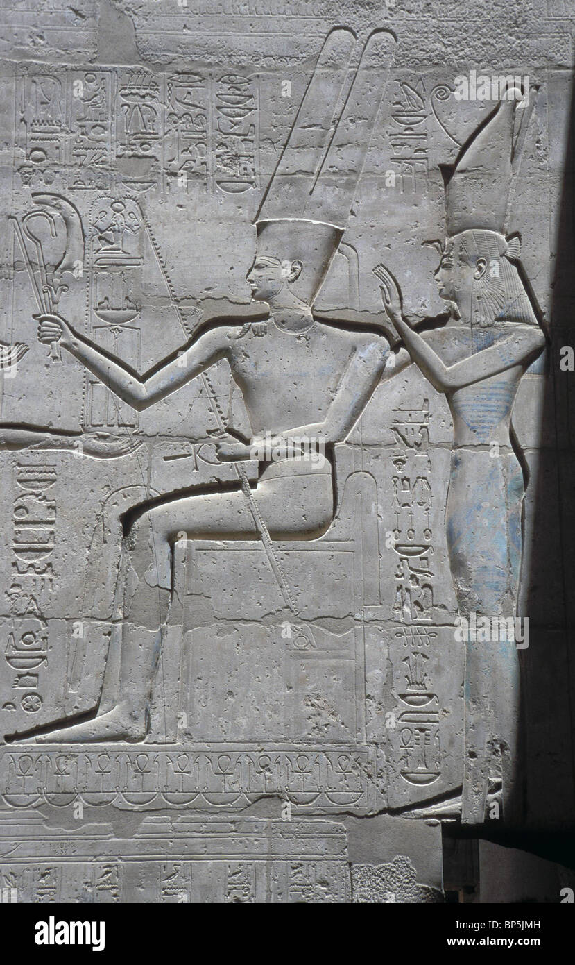 Ramsès III. La célébration de la victoire. Soulagement DANS LE GRAND TEMPLE DE Médinet Habou ILLUSTRANT LES BATAILLES DE Ramsès III. (1195 - 1164 Banque D'Images