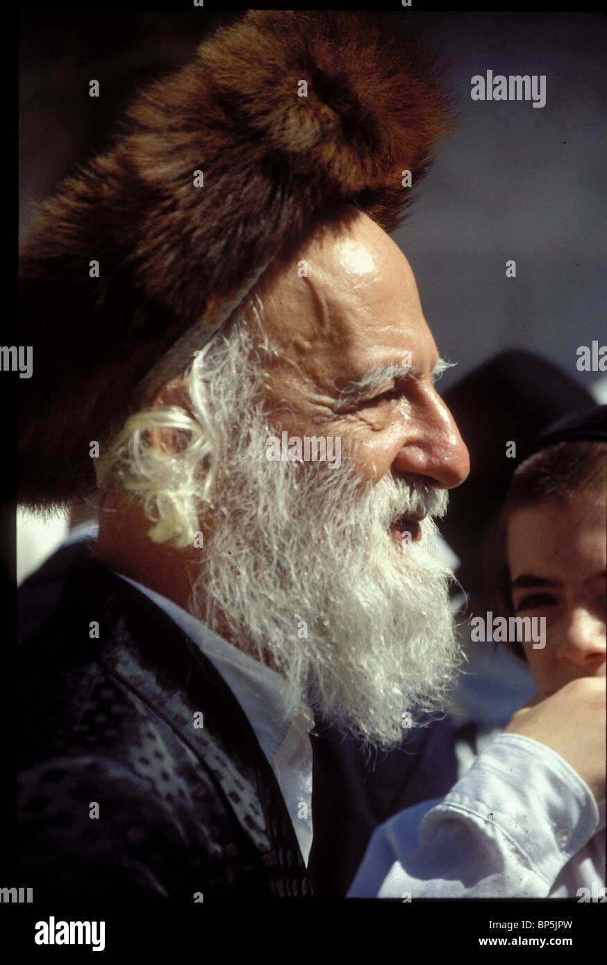 4200. Juif orthodoxe ASHKÉNAZE PORTANT UN HTRAIMEL «', FOX FURR FAIT HAT, traditionnellement porté sur le shabbat ET LES FÊTES Banque D'Images