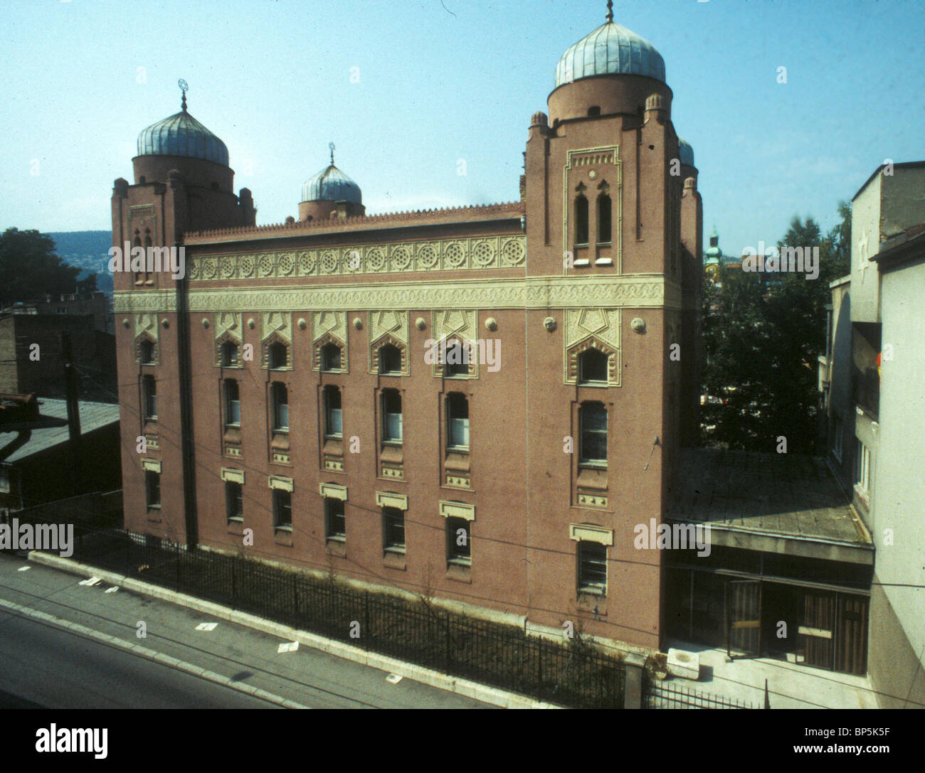 4619. La grande synagogue de Sarajevo, en Bosnie. Construite en style mauresque typique AU MILIEU DE LA 18e. C. Banque D'Images