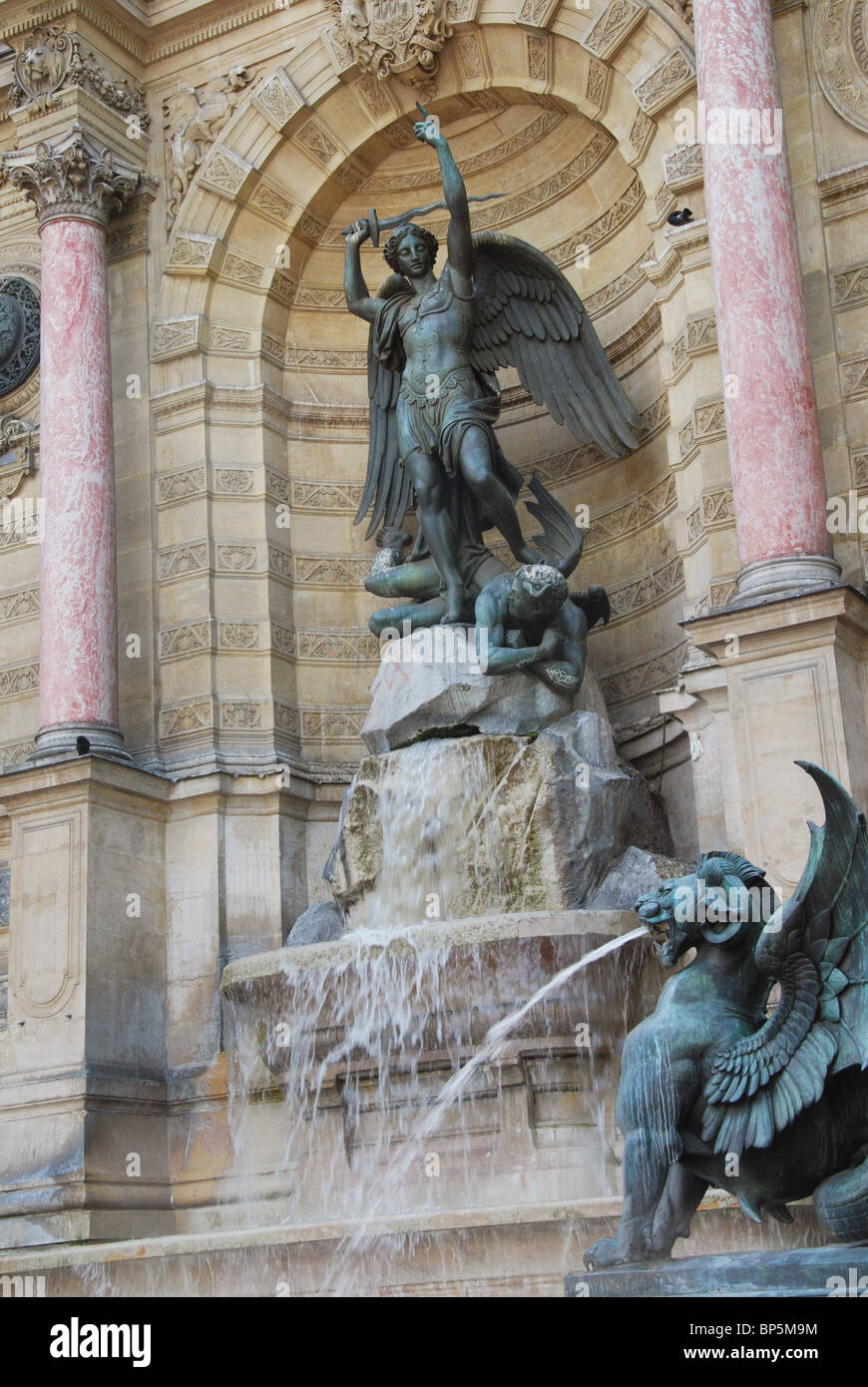 Fontaine de la Place Saint Michel, Paris France Banque D'Images