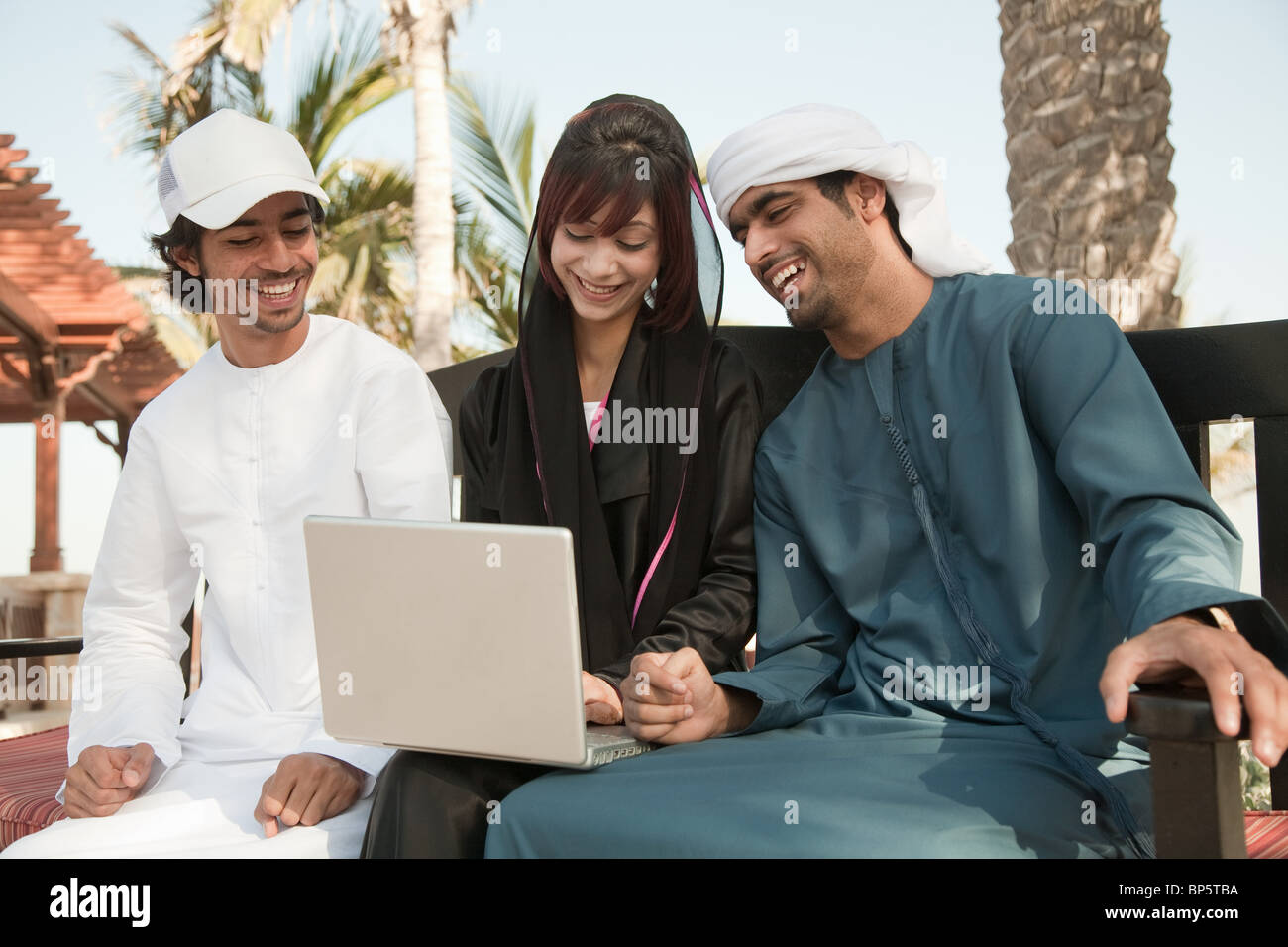 Middle Eastern people using laptop Banque D'Images