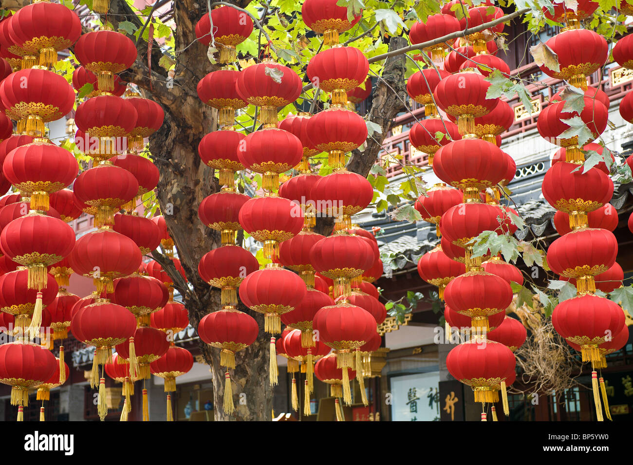 La Chine, Shanghai. Lanternes chinoises Chenghuang Miao district autour de la ville de Shanghai Temple de Dieu. Banque D'Images