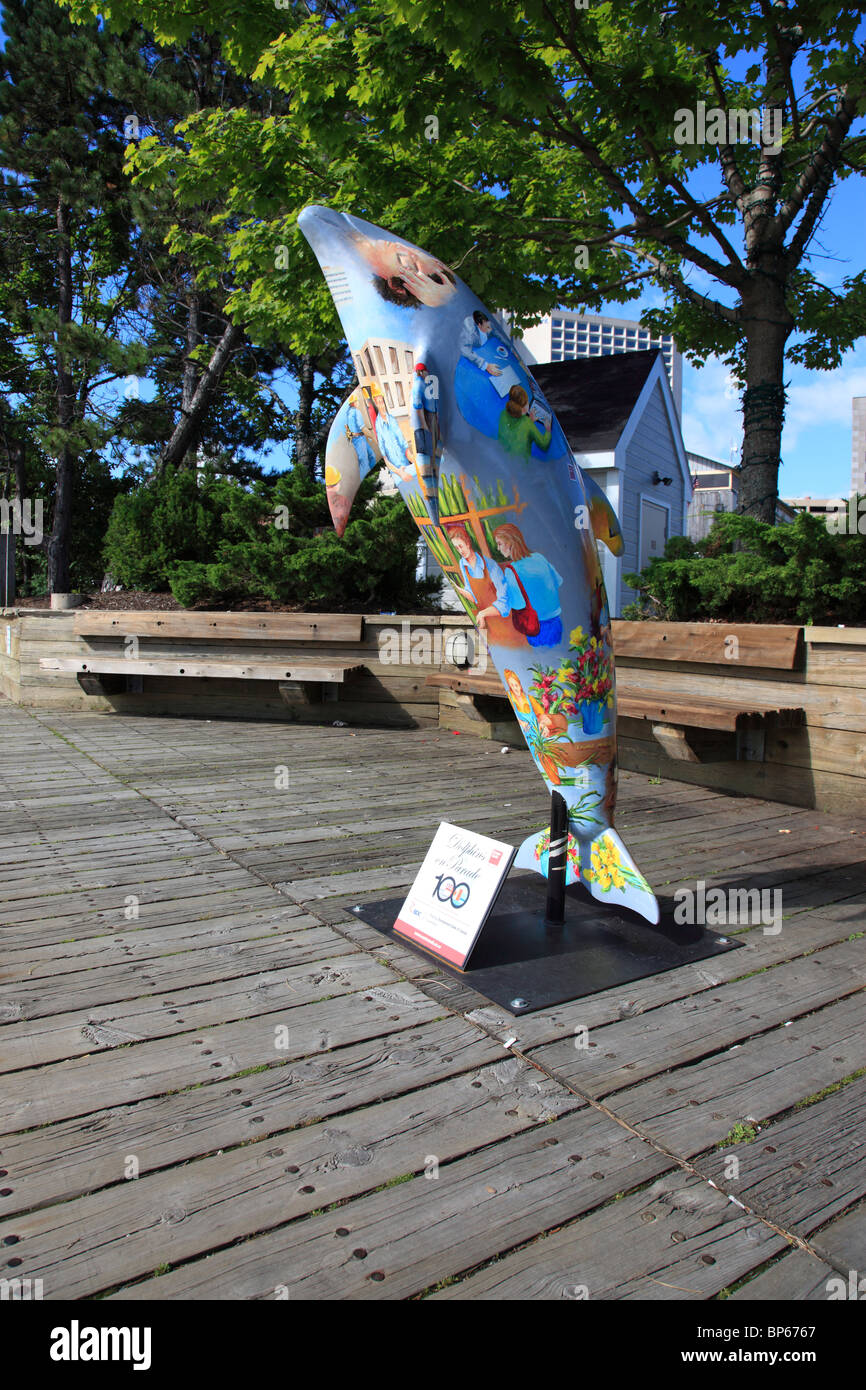 Sculpture d'un dauphin à zone de loisirs Harborwalk, Halifax, Nouvelle-Écosse, Canada, Amérique du Nord. Photo par Willy Matheisl Banque D'Images