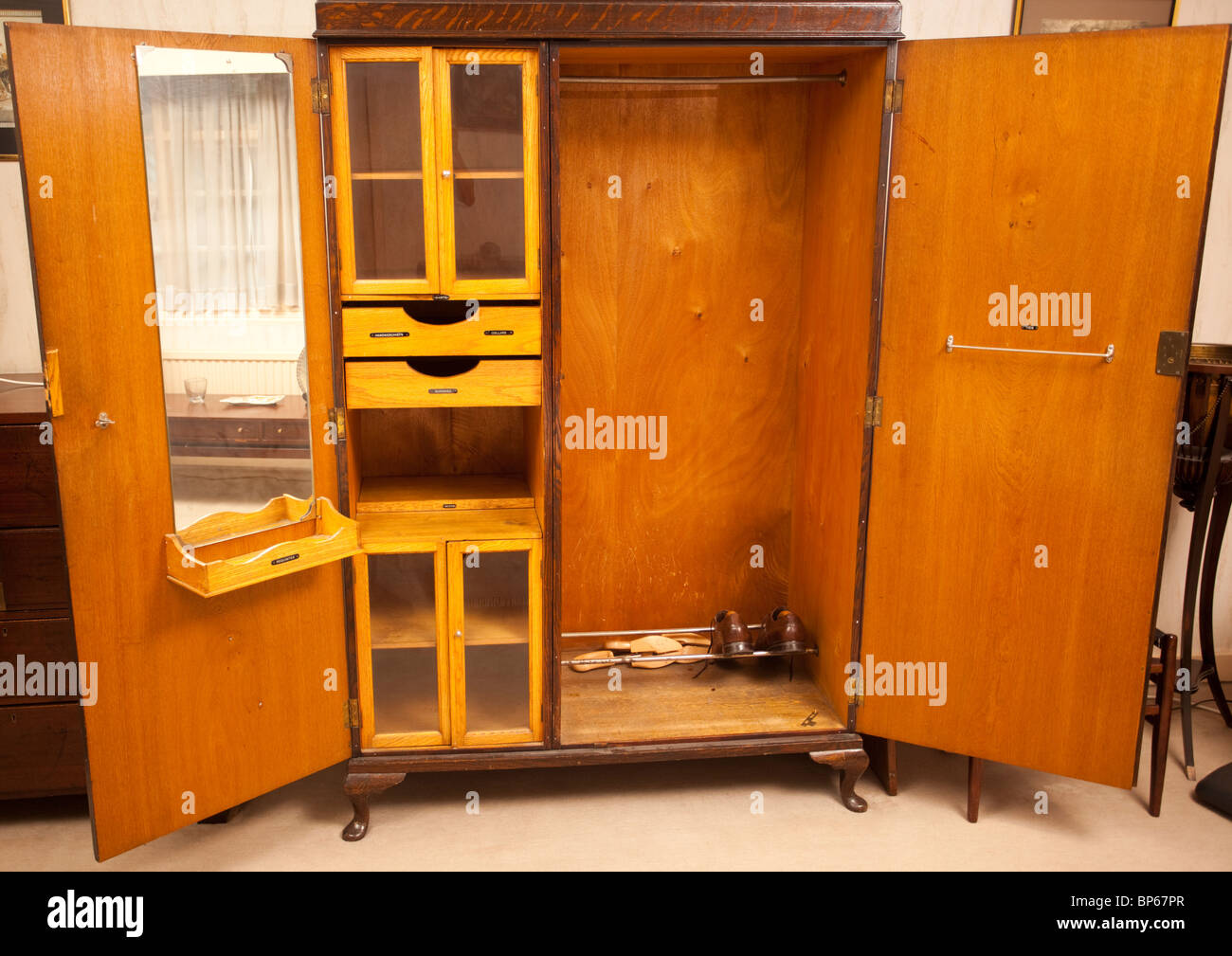 Ancienne armoire en bois Banque D'Images