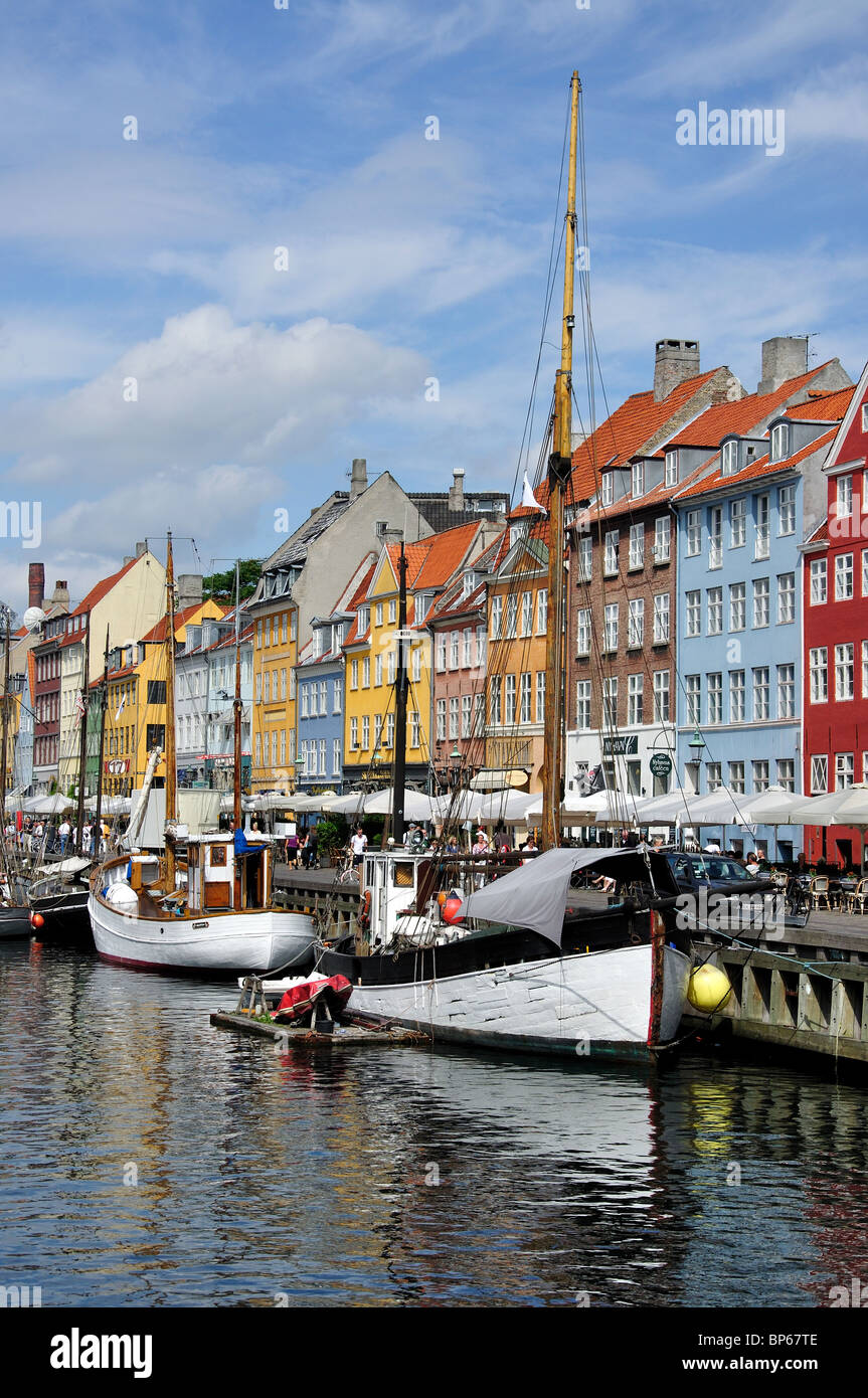 Front de mer coloré du XVIIe siècle, canal de Nyhaven, Copenhague (Kobenhavn), Royaume du Danemark Banque D'Images