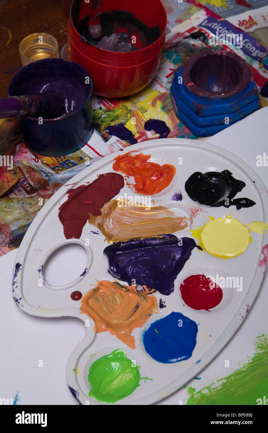 Palette de peinture aux couleurs vives Banque D'Images