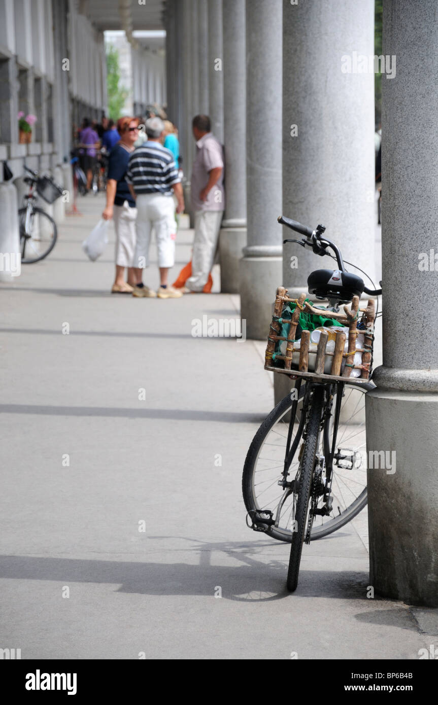 Ljubljana, Slovénie. Location dans le marché de Plecnik Colonade Banque D'Images