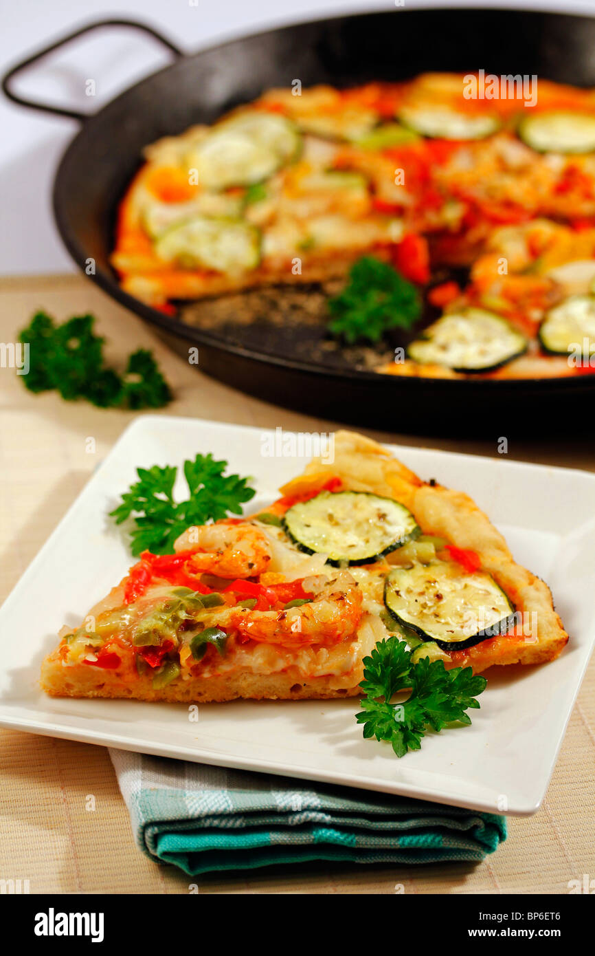 Pizza aux légumes et crevettes. L'étape par étape : PP57-PP2H2H6B-PP2H7D-PP2H8C Banque D'Images