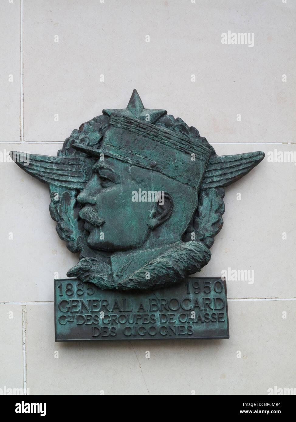 Plaque commémorative de l'Armée de l'air Général Brocard commandant les escadrons de chasse de la Première Guerre mondiale 1 Les Cigognes Banque D'Images