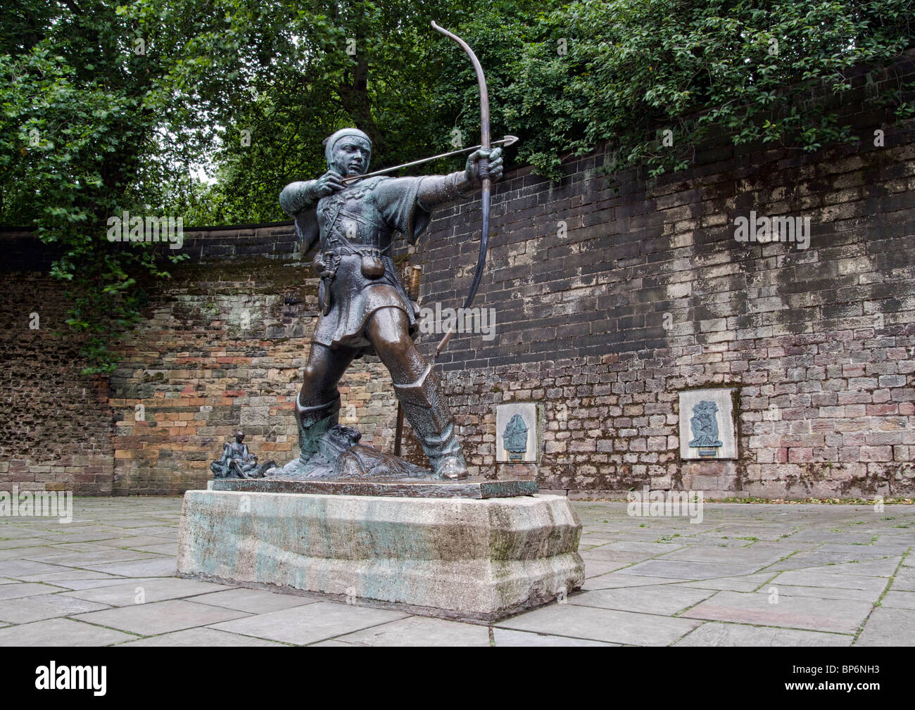 Statue de Robin des Bois route Château Nottingham Nottinghamshire United Kingdom Banque D'Images
