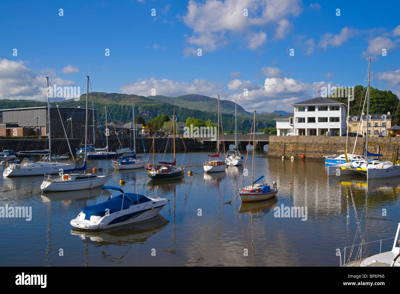 Port de Porthmadog, Gwynedd, au nord du Pays de Galles, lumière du soir. Banque D'Images