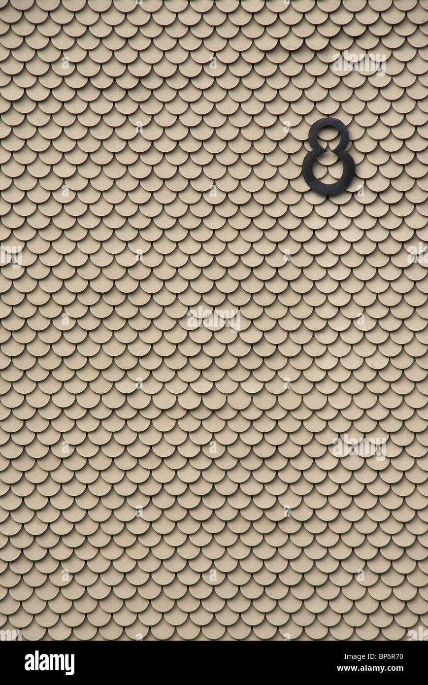 Une structure construite avec des tuiles festonnées Banque D'Images