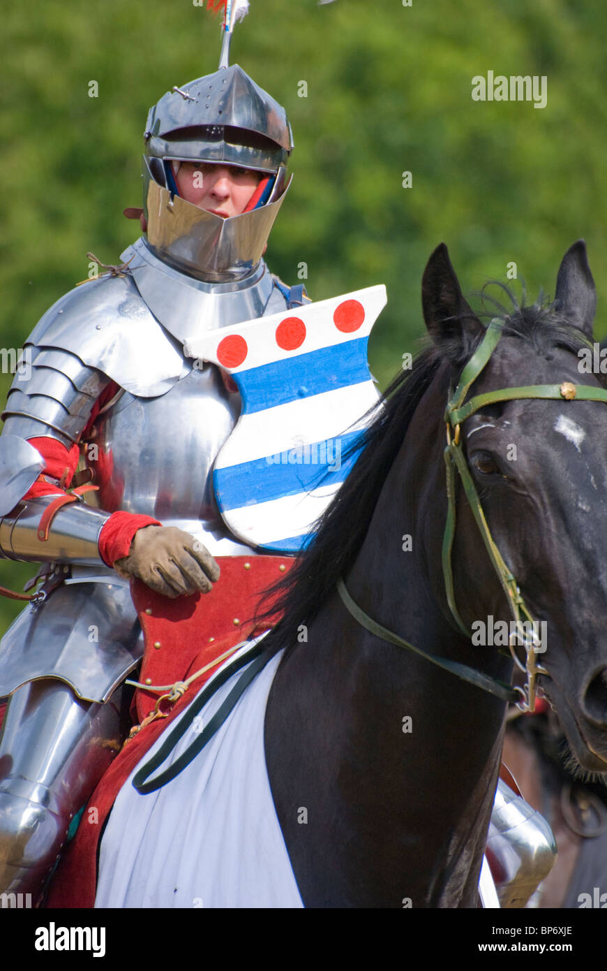 Chevalier médiéval à cheval à blasts du passé broadlands romsey Banque D'Images